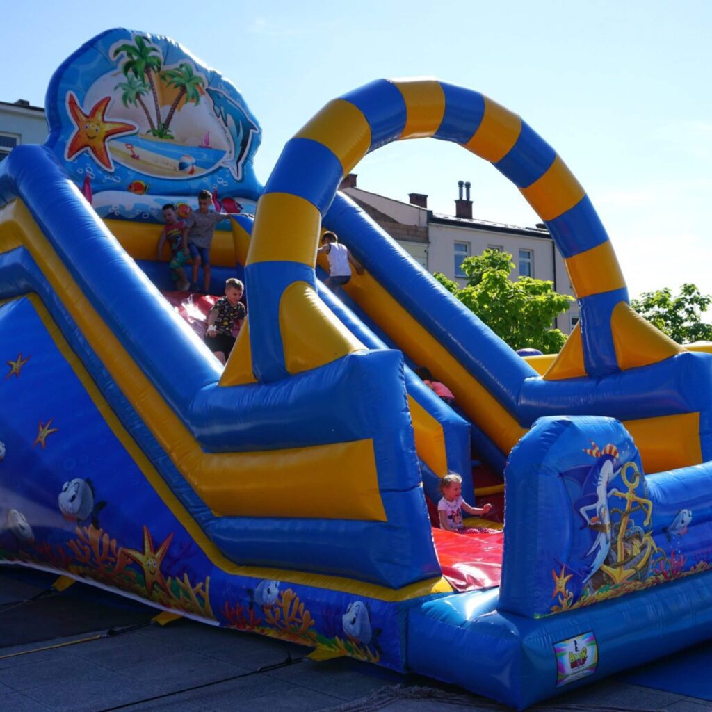 dmuchana zjeżdżalnia